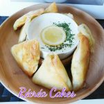 Samoussas Ecrasée de Pommes de terre , pignons et sauce au yahourt grec